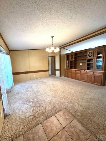 232 E Rolling Hills Dr, Pueblo, CO 81007