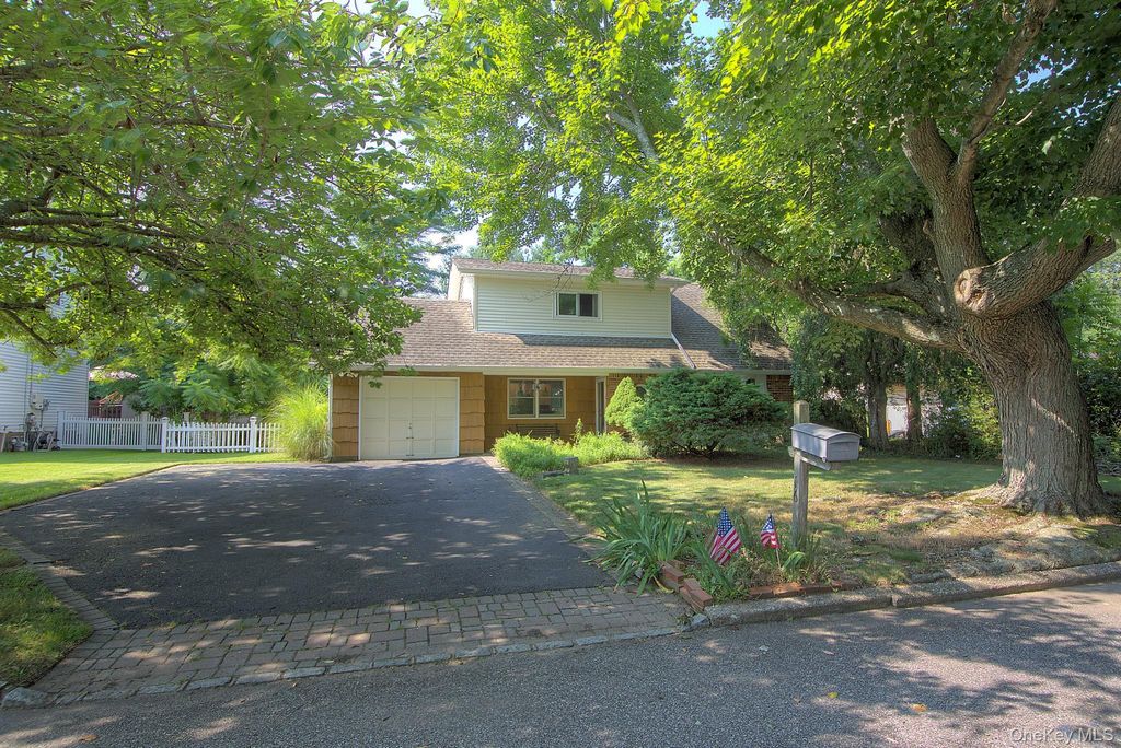 16 Brightview Drive, Rocky Point, NY 11778
