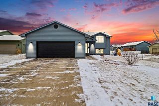 7304 W Jacob Cir Circle, Sioux Falls, SD 57106