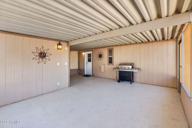 804 E TEE Street, San Tan Valley, AZ 85140