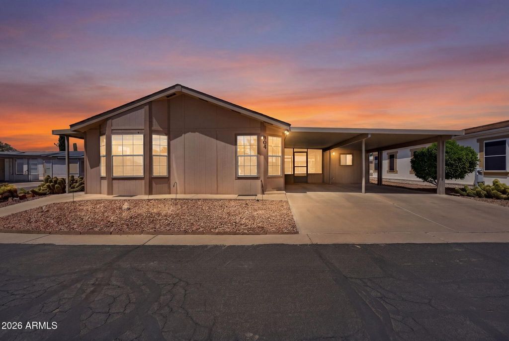 804 E TEE Street, San Tan Valley, AZ 85140