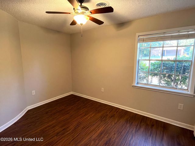 800 Dogwood Street, Clinton, MS 39056