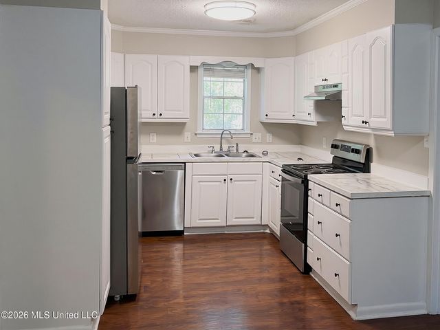 800 Dogwood Street, Clinton, MS 39056