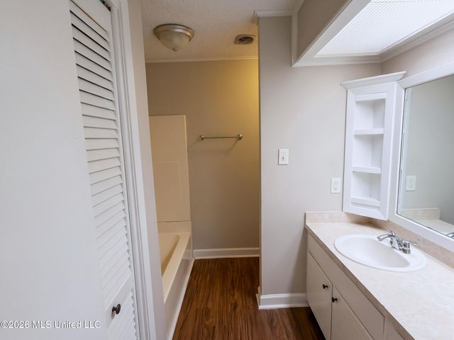 800 Dogwood Street, Clinton, MS 39056