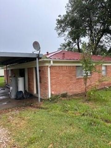 2303 2nd Street, Liverpool, TX 77577