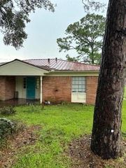 2303 2nd Street, Liverpool, TX 77577