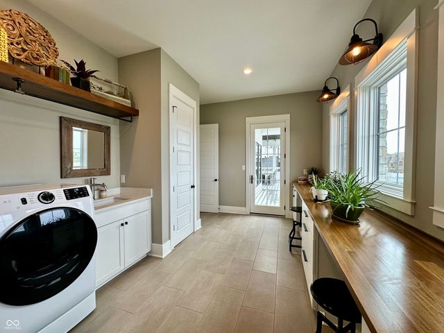 13682 Kingston Drive, Fishers, IN 46055