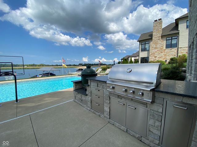 13682 Kingston Drive, Fishers, IN 46055