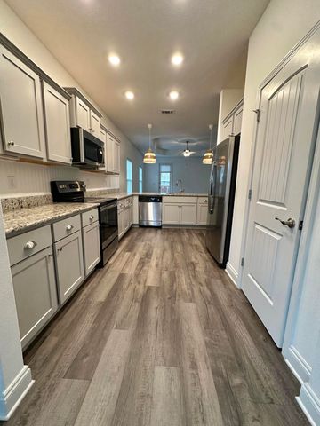 802 Marquis Way, Freeport, FL 32439