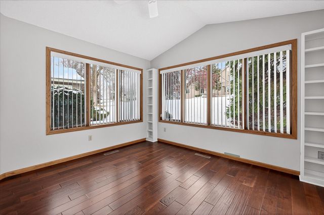 992 Stratford Court, Burnsville, MN 55337