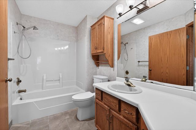 992 Stratford Court, Burnsville, MN 55337