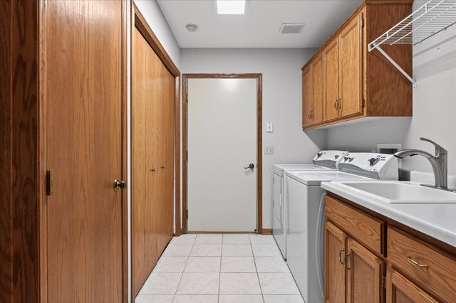 992 Stratford Court, Burnsville, MN 55337