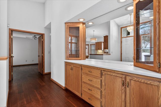 992 Stratford Court, Burnsville, MN 55337