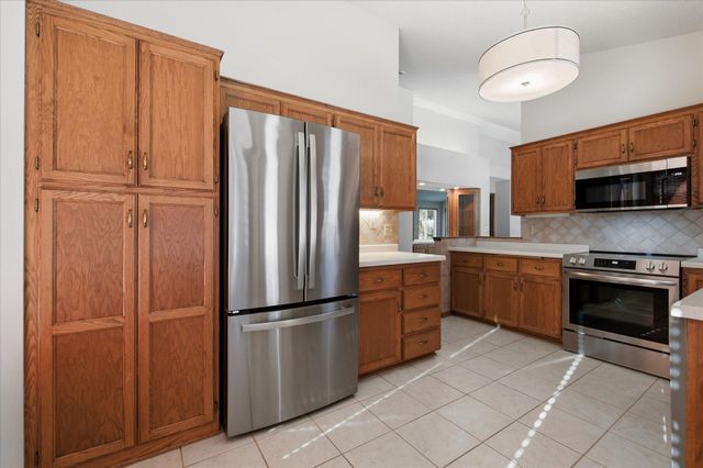 992 Stratford Court, Burnsville, MN 55337