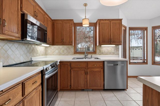 992 Stratford Court, Burnsville, MN 55337