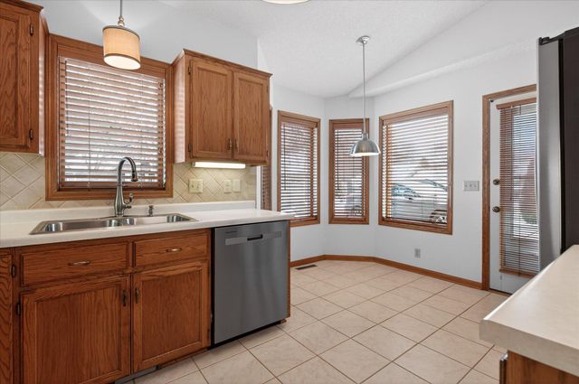 992 Stratford Court, Burnsville, MN 55337