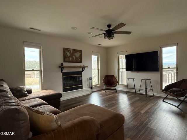 444 Connatser Lane, Sevierville, TN 37876