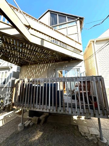 2742 N Kenmore Avenue, Chicago, IL 60614