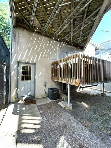 2742 N Kenmore Avenue, Chicago, IL 60614