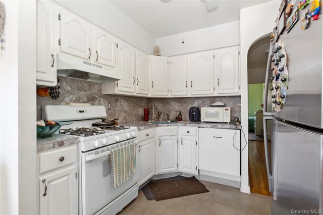 2904 164th Street, Whitestone, NY 11358