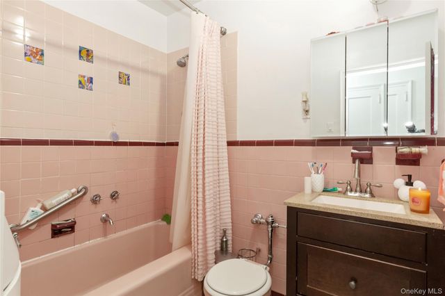 2904 164th Street, Whitestone, NY 11358