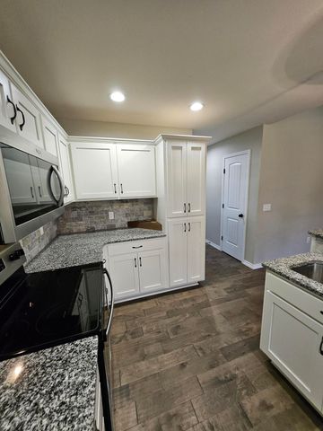 1103 Amanda Avenue, Monett, MO 65708