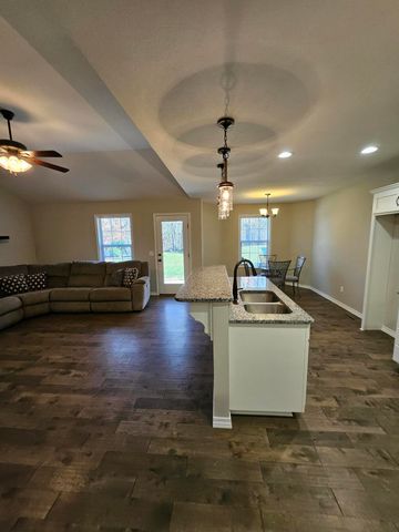 1103 Amanda Avenue, Monett, MO 65708