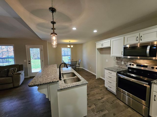 1103 Amanda Avenue, Monett, MO 65708