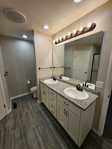 1103 Amanda Avenue, Monett, MO 65708