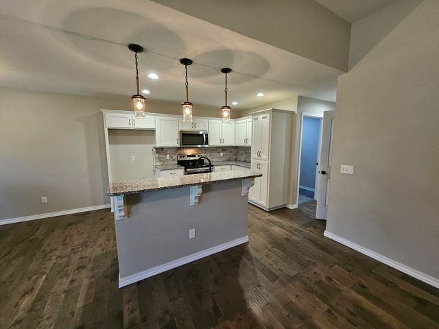 1103 Amanda Avenue, Monett, MO 65708