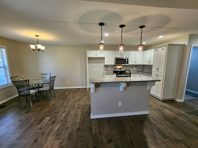 1103 Amanda Avenue, Monett, MO 65708