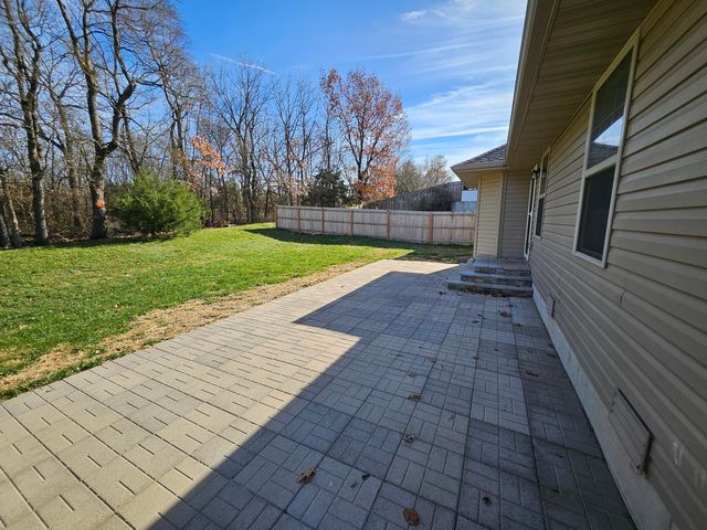 1103 Amanda Avenue, Monett, MO 65708