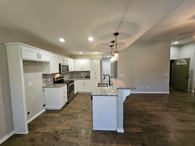 1103 Amanda Avenue, Monett, MO 65708