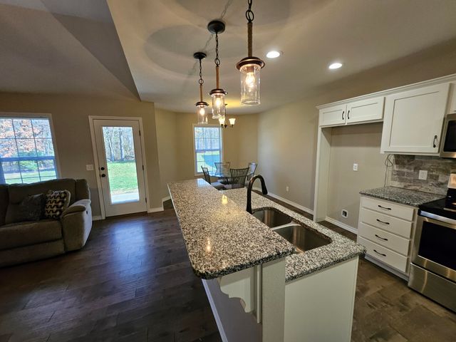 1103 Amanda Avenue, Monett, MO 65708