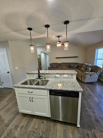 1103 Amanda Avenue, Monett, MO 65708