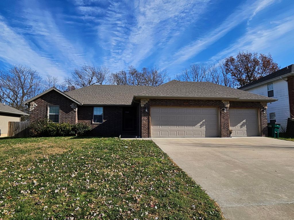 1103 Amanda Avenue, Monett, MO 65708