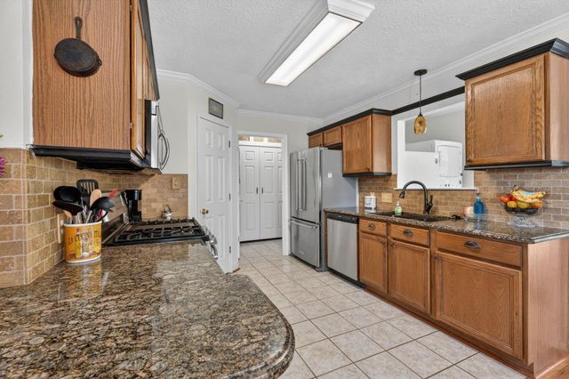 226 Crest Lane, Onalaska, TX 77360