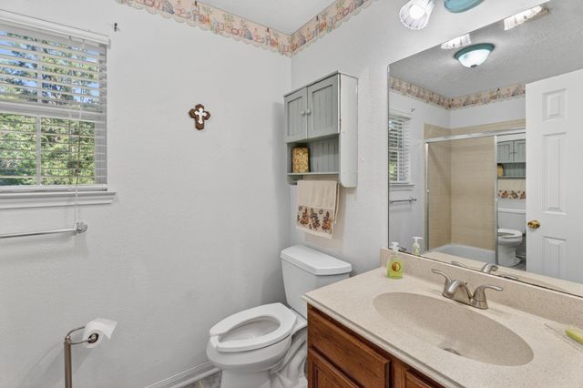226 Crest Lane, Onalaska, TX 77360