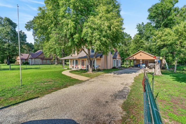 226 Crest Lane, Onalaska, TX 77360