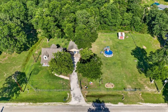 226 Crest Lane, Onalaska, TX 77360