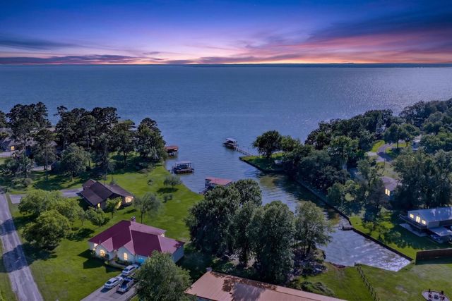 226 Crest Lane, Onalaska, TX 77360