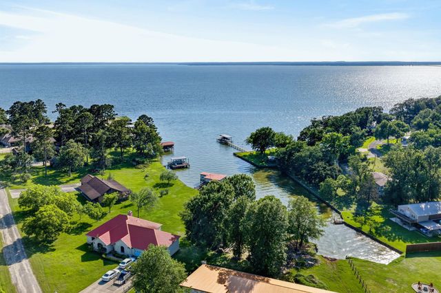 226 Crest Lane, Onalaska, TX 77360