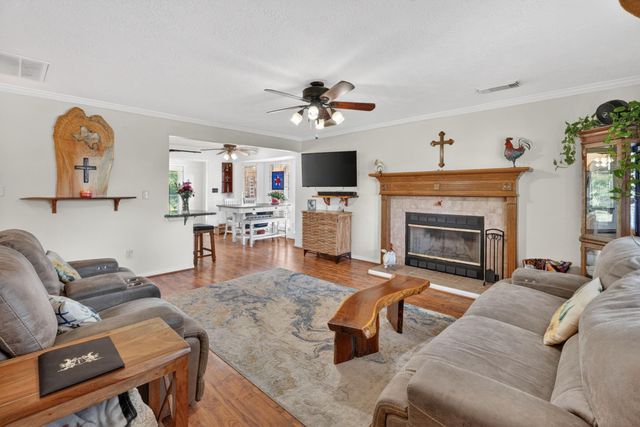 226 Crest Lane, Onalaska, TX 77360