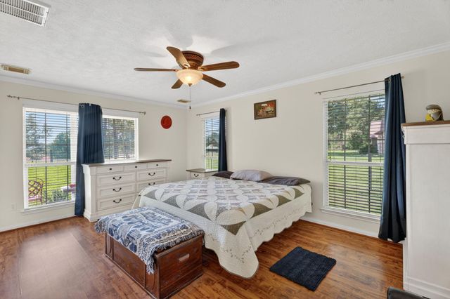 226 Crest Lane, Onalaska, TX 77360