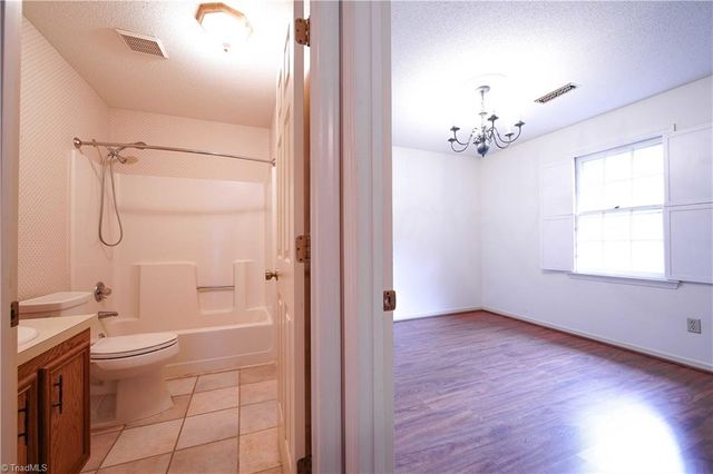136 Chrisfield Circle, Winston-salem, NC 27104