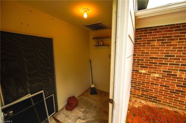 136 Chrisfield Circle, Winston-salem, NC 27104