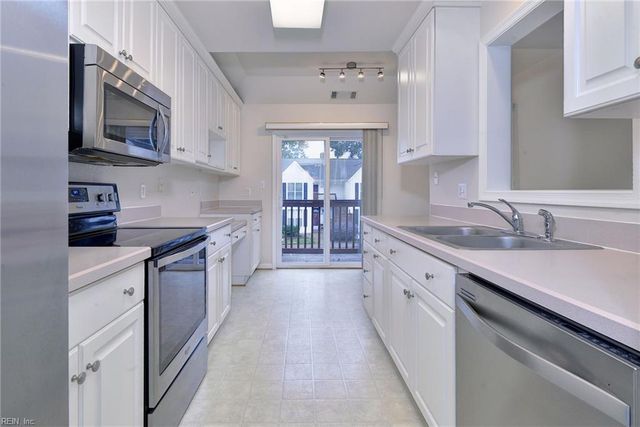 526 Ironwood DR, Yorktown, VA 23693