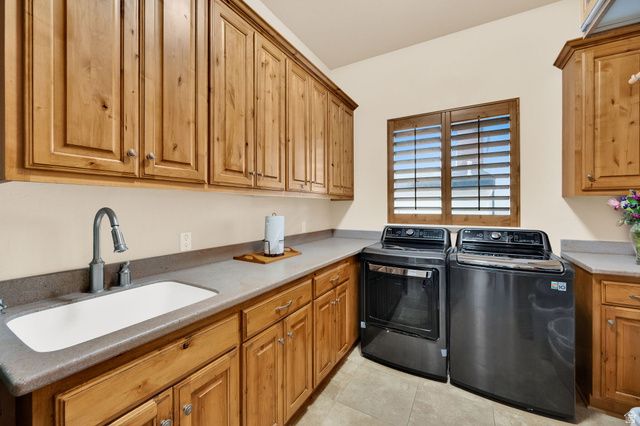 192 E LAKESIDE CT, Saratoga Springs, UT 84045