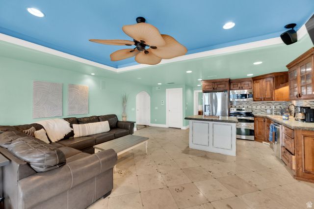 192 E LAKESIDE CT, Saratoga Springs, UT 84045