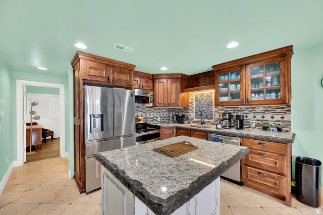 192 E LAKESIDE CT, Saratoga Springs, UT 84045